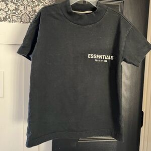 Essentials tee shirt size 6/7